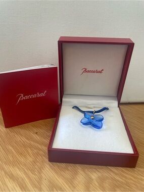 Baccarat Hortensia blue crystal necklace